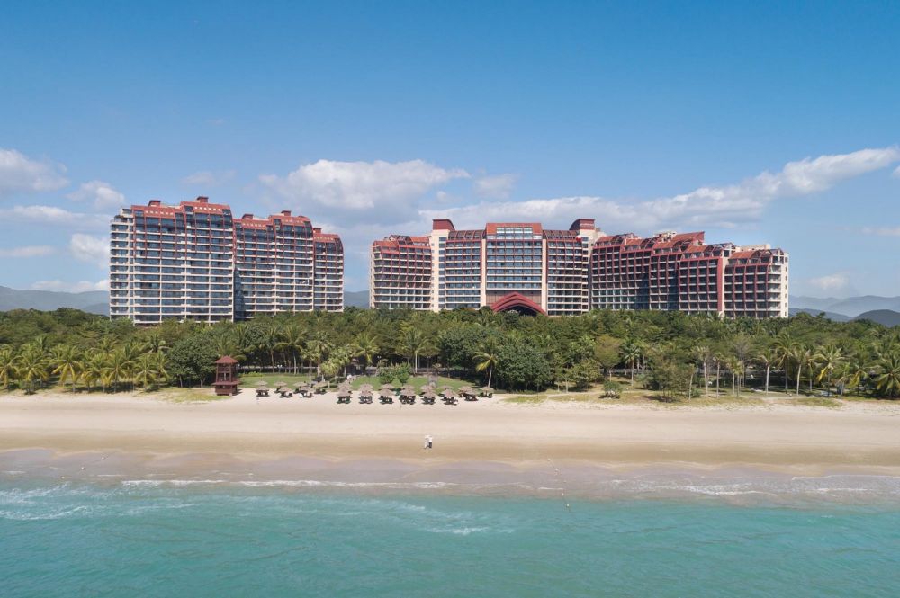 Pullman Ocean View Sanya Bay Resort & Spa 5*