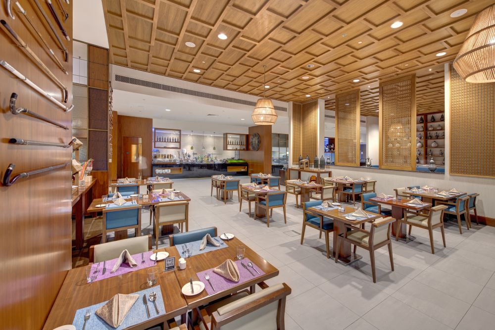 Crowne Plaza Muscat Ocec 4*