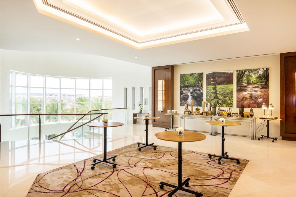 Crowne Plaza Muscat Ocec 4*