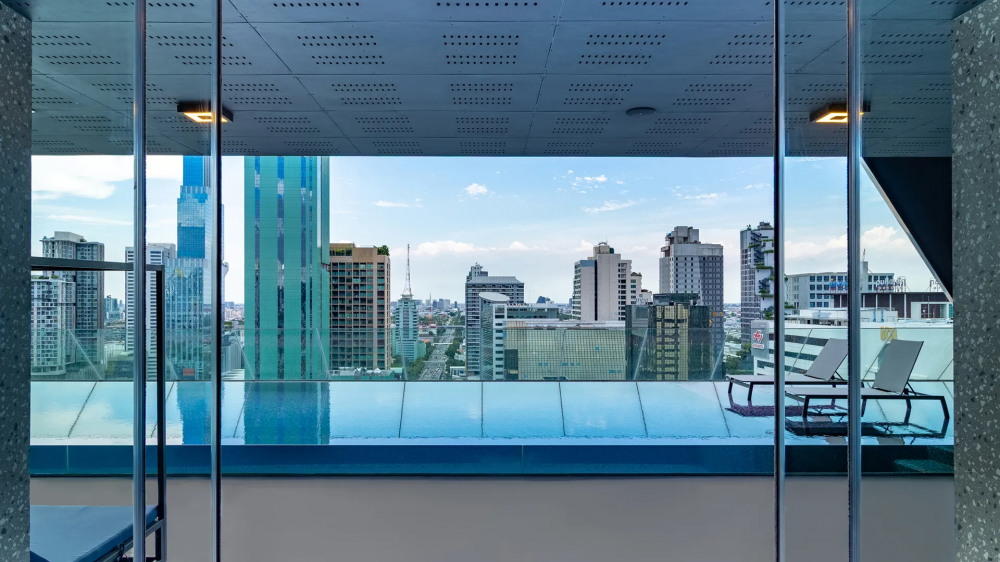 Queensland Hotel Bangkok 4*