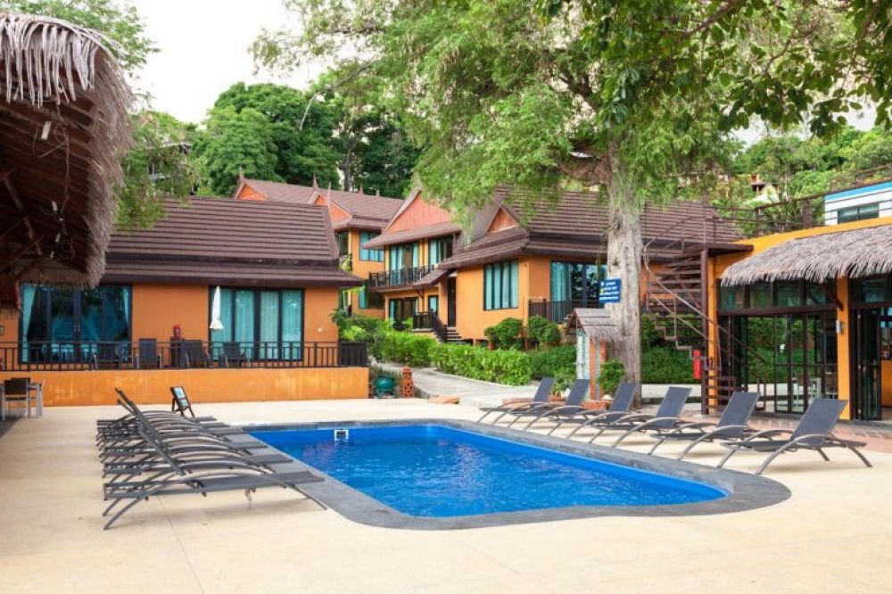 Phi Phi Long Beach Resort & Villa 3*