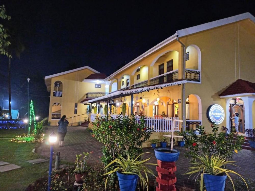 Carina Beach Resort 2*
