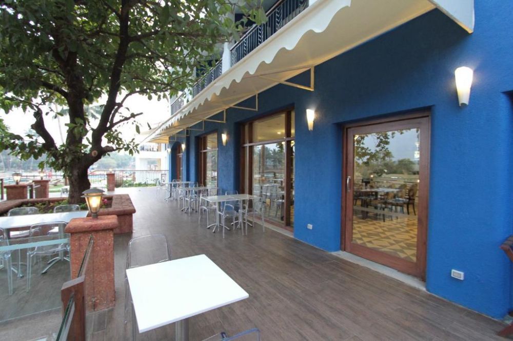 Acron Waterfront Resort 4*