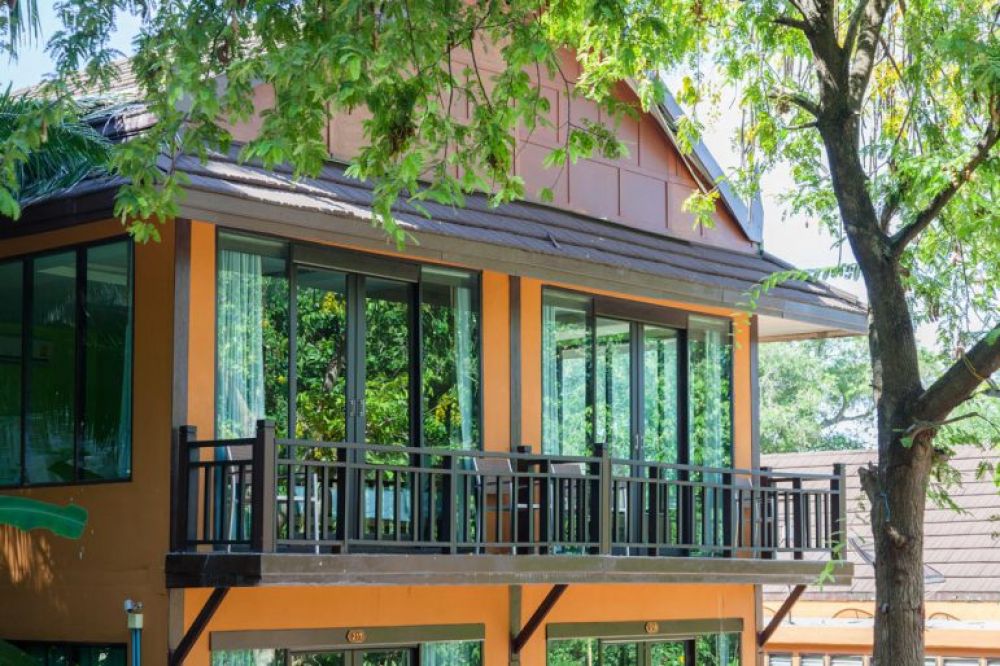 Phi Phi Long Beach Resort & Villa 3*