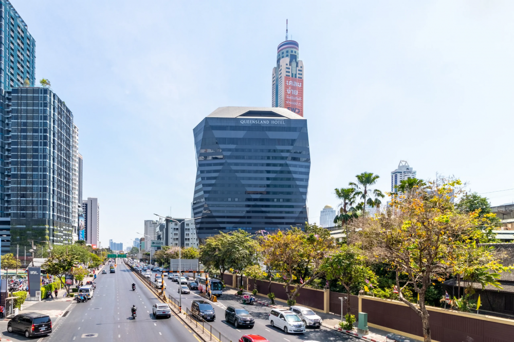 Queensland Hotel Bangkok 4*