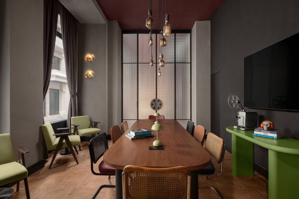 Moxy Istanbul Beyoglu 5*