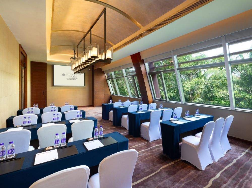 Pullman Ocean View Sanya Bay Resort & Spa 5*
