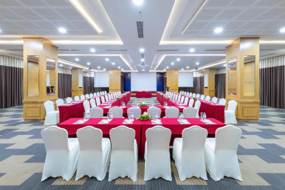 Serene Beach Hotel Danang 4*