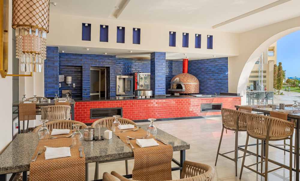 Albatros White Beach Resort 5*