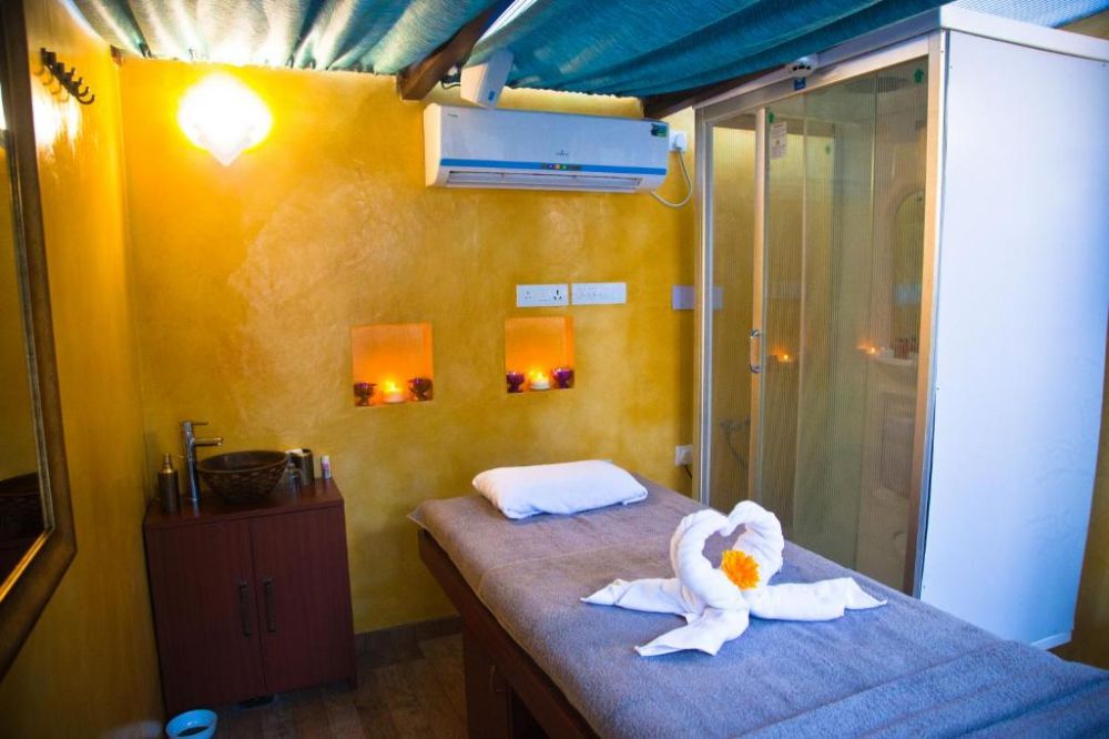 Acron Waterfront Resort 4*