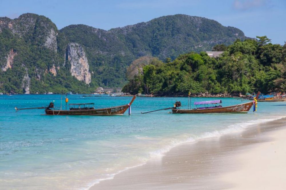 Phi Phi Long Beach Resort & Villa 3*
