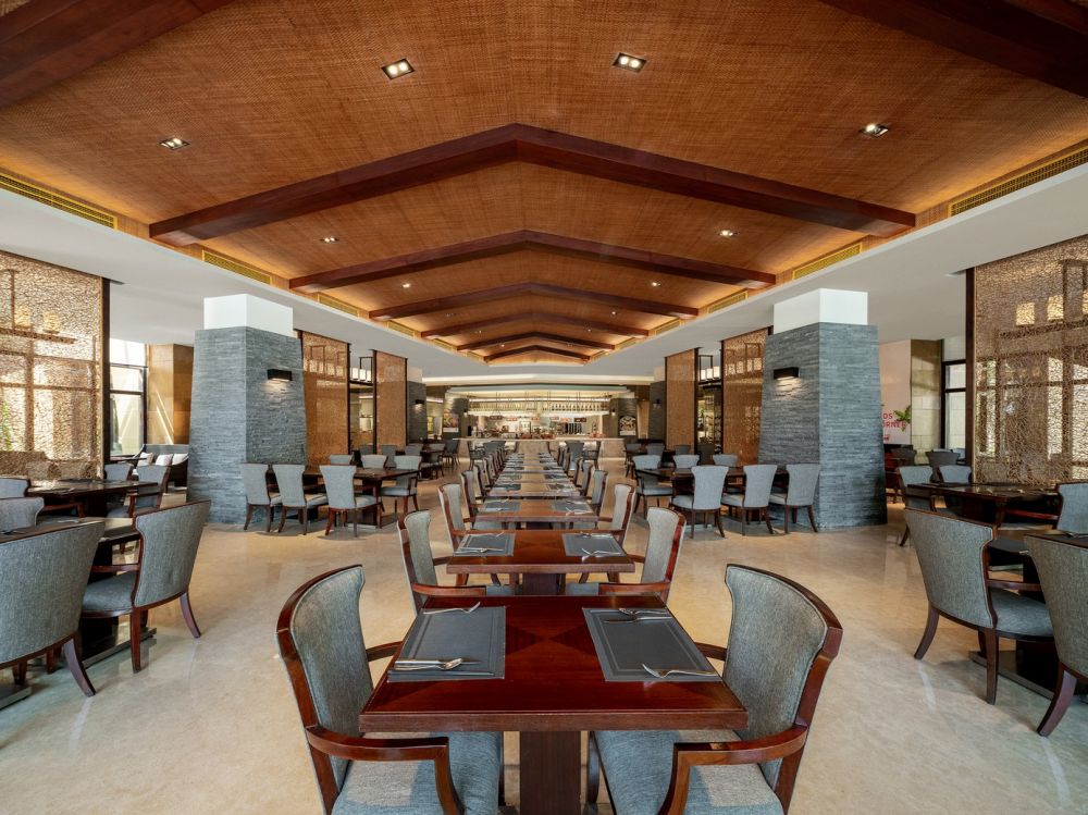 Pullman Ocean View Sanya Bay Resort & Spa 5*
