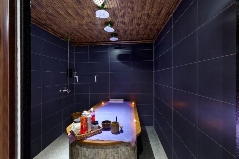 Royal Continental Hotel 4*