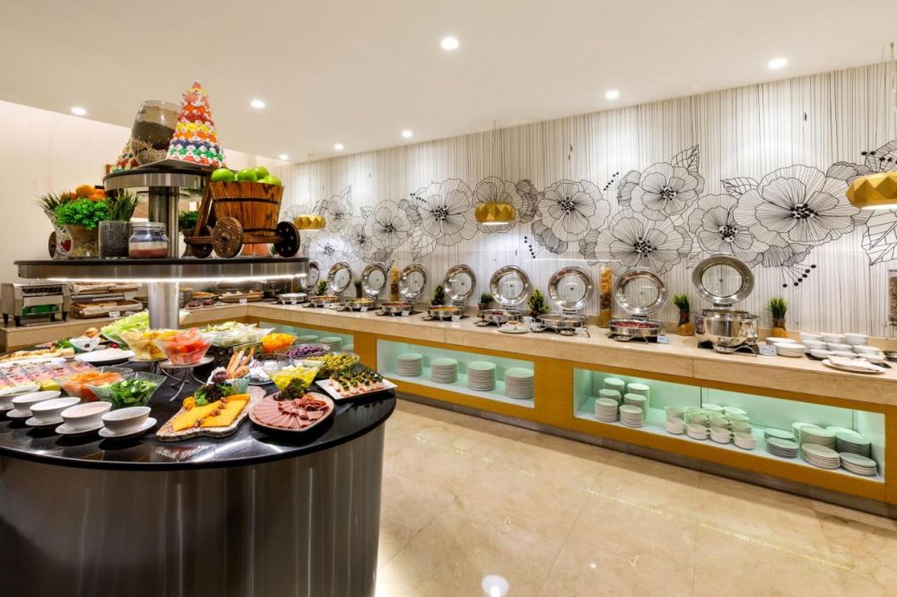 Royal Continental Hotel 4*