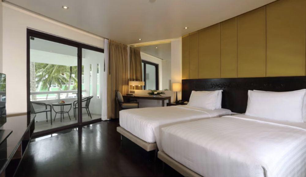 Oceanfront 1-Bedroom Deluxe Suites, Le Meridien Phuket 5*