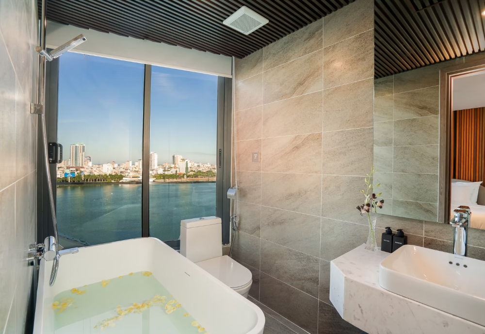 Deluxe Riverfront with balcony, Haian Riverfront Hotel Danang 4*