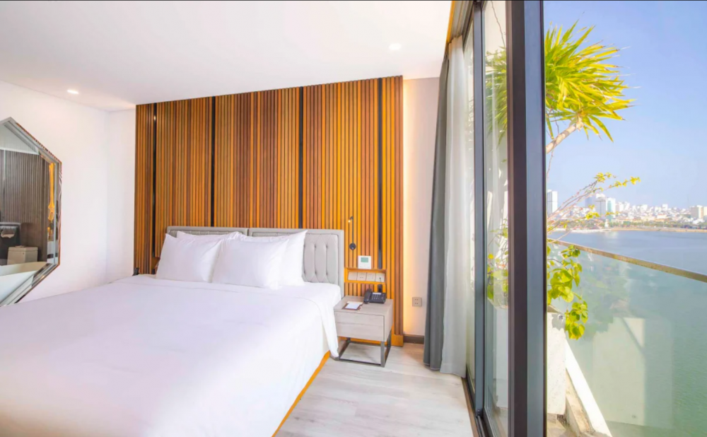 Deluxe River View with balcony, Haian Riverfront Hotel Danang 4*
