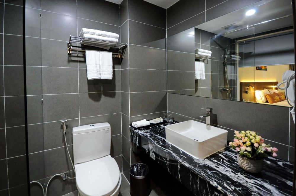 Deluxe with balcony, Crown Nguyen Hoang 4*