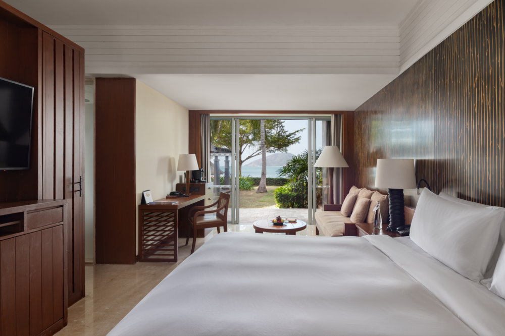 Ocean Front Pavilion with Plunge Pool, Mandarin Oriental Sanya 5*