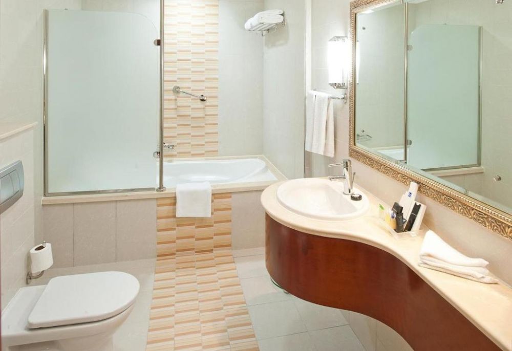 Deluxe Room, Sunday Holiday International Hotel (ex. Holiday International Hotel Embassy District) 4*