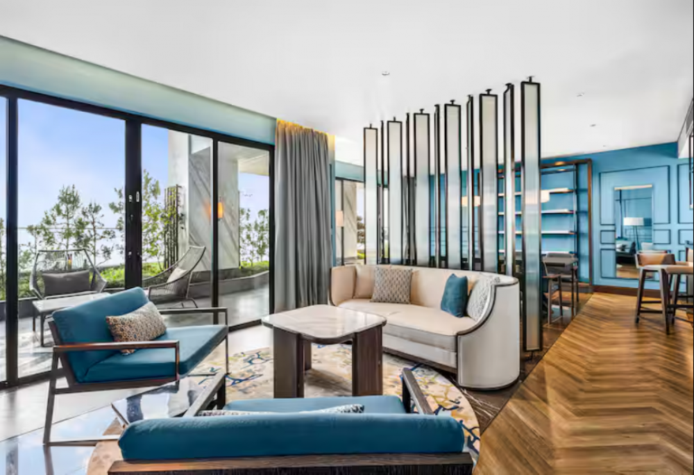 1 Bedroom Suite Ocean View with Balcony, Hilton Garden Inn Da Nang 4*