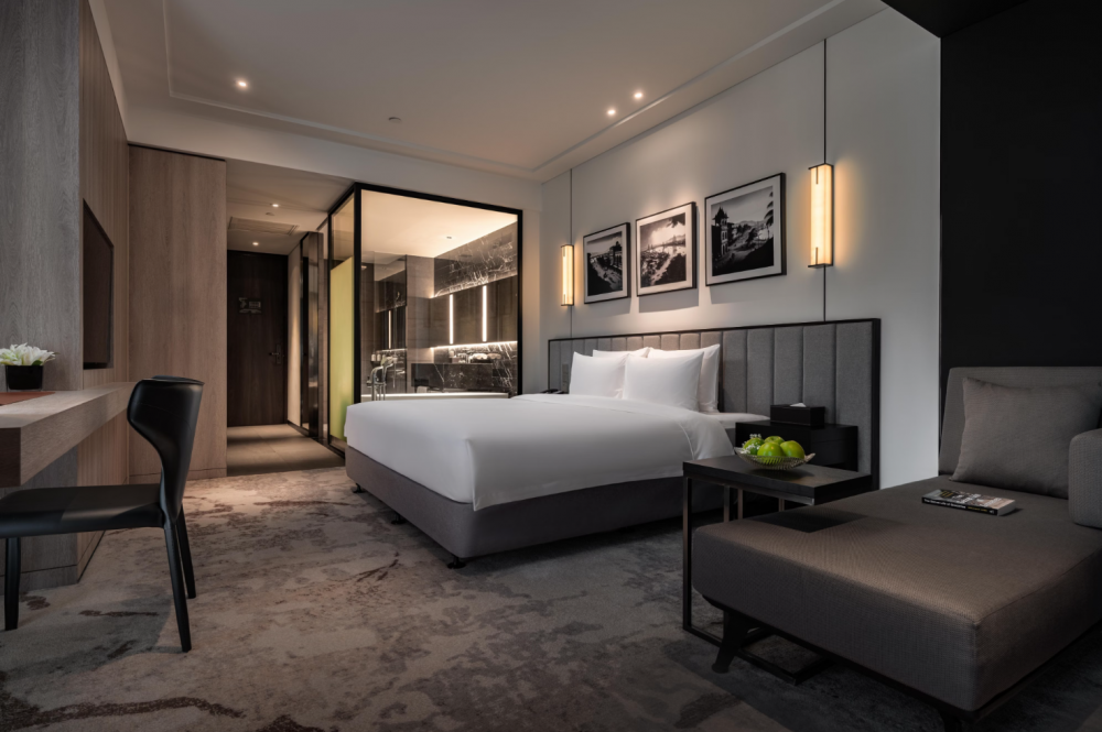 Standard, Crowne Plaza Danang City Center 5*