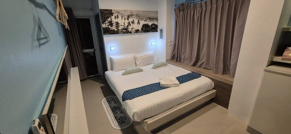 Budget Double Room Balcony, Hotel The Journey Patong New 3*