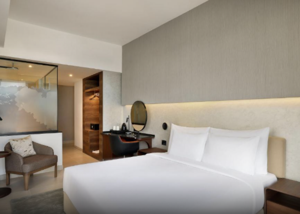 Superior King, Hotel Local Dubai at JVT by First Collection 4*