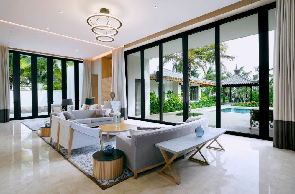 Three-Bedroom Oceanfront Pool Villa, Capella Tufu Bay, Hainan 5*