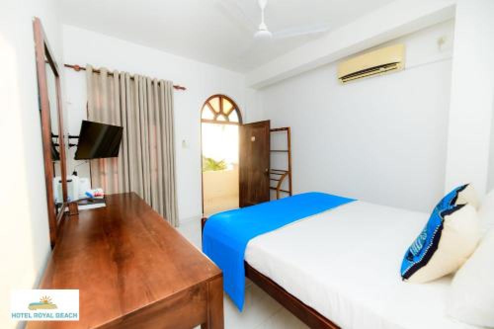 Deluxe Sea View, Royal Beach Hotel & Restaurant 2*
