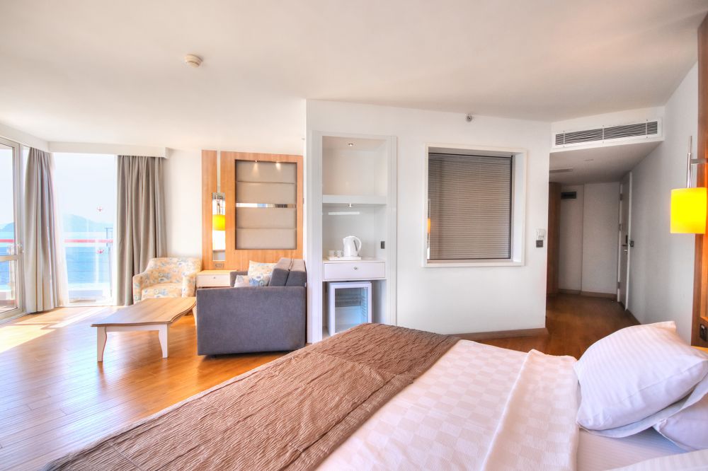 Corner Suite, Poseidon Hotel | Adults Only 16+ 4*