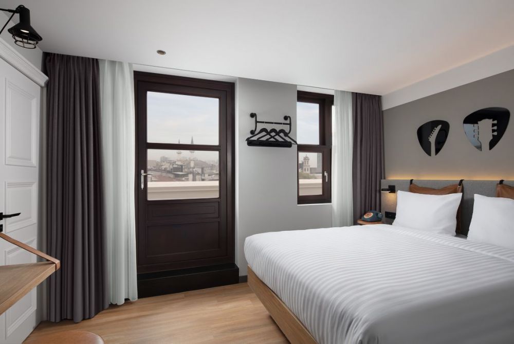 Sweety Suite Room, Moxy Istanbul Beyoglu 5*