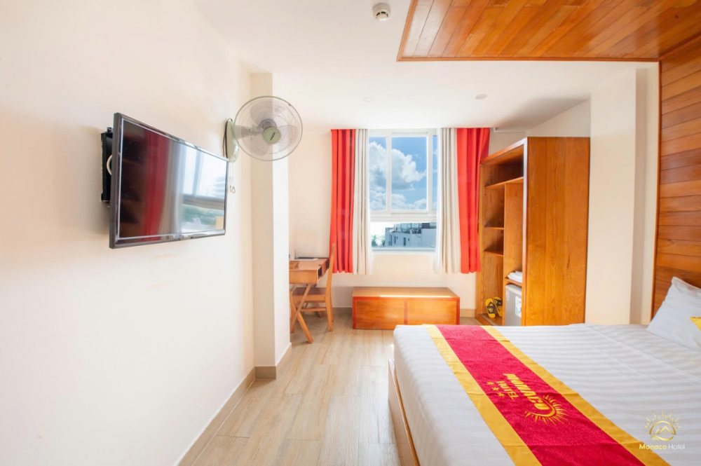 Double Mountain/Ocean View, Monaco Hotel 3*