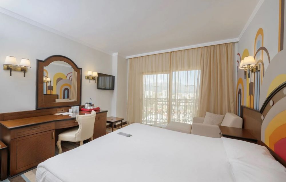 Deluxe Room City View/ Sea View, Megasaray West Beach 5*