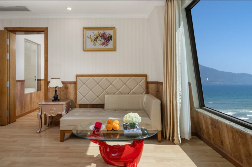 Suite VIP, Serene Beach Hotel Danang 4*