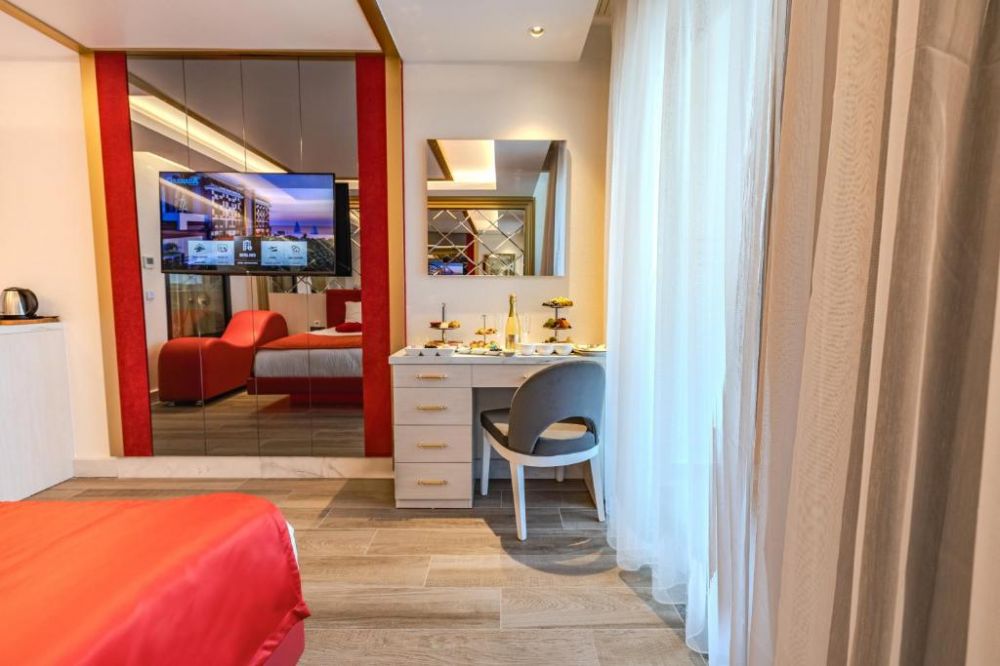 Deluxe Suite Partial Sea View, Granada Luxury Red (Only Adult +16) 5*