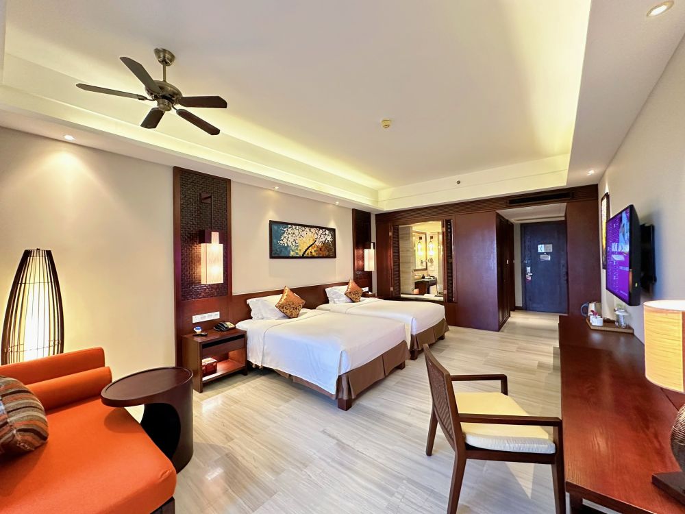 Premier City/Garden/Ocean View, Crowne Plaza Danang 5*