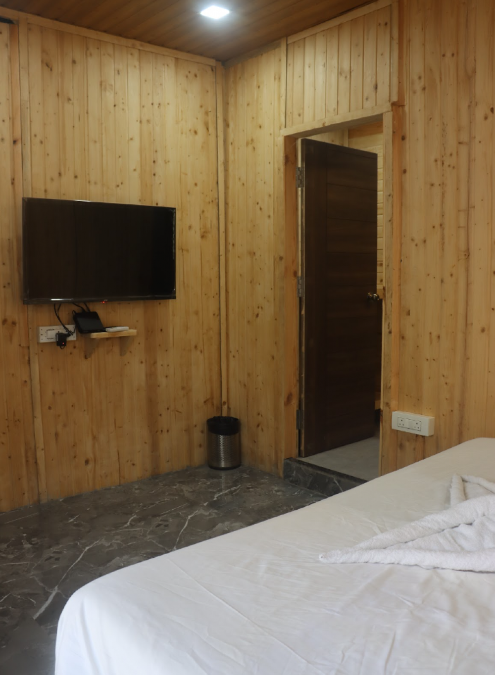 Deluxe, Da Beach Box Pub & Resort 3*