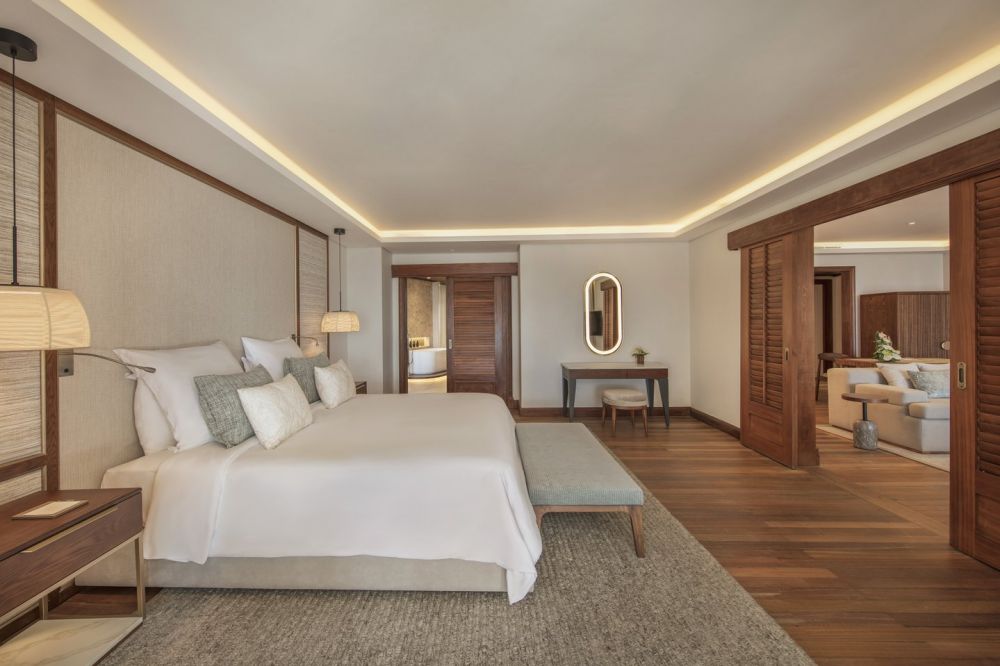 Senior Suite Beachfront, Paradis Beachcomber Golf Resort & Spa 5*