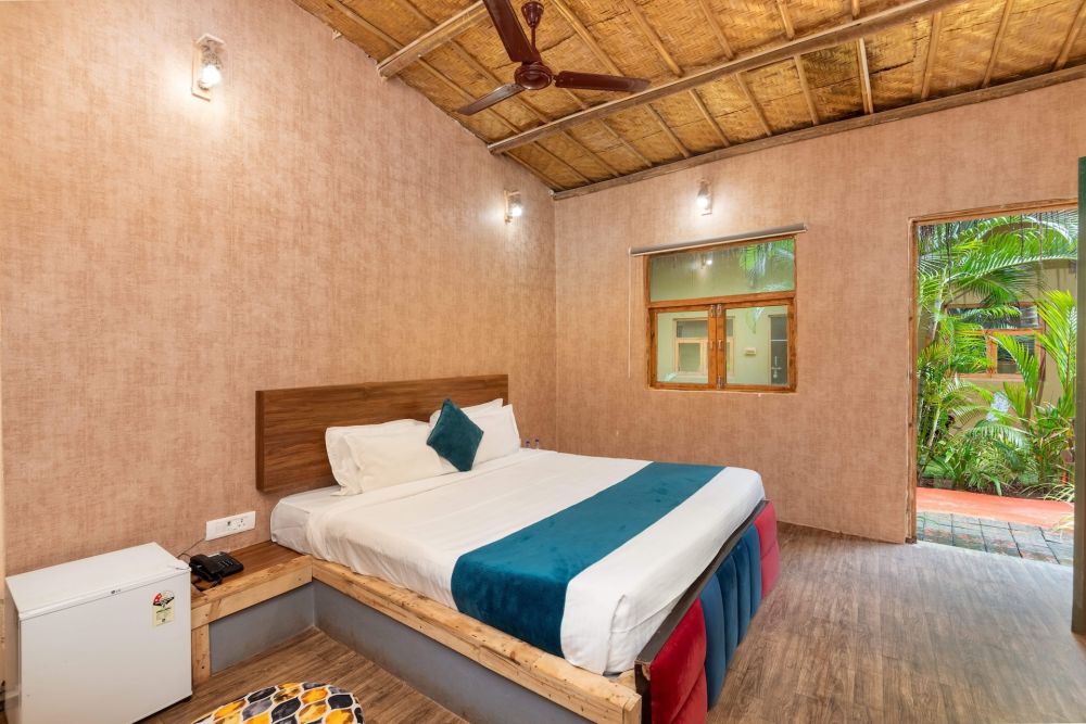 Daisy, Amadi Beach Front Resort 4*