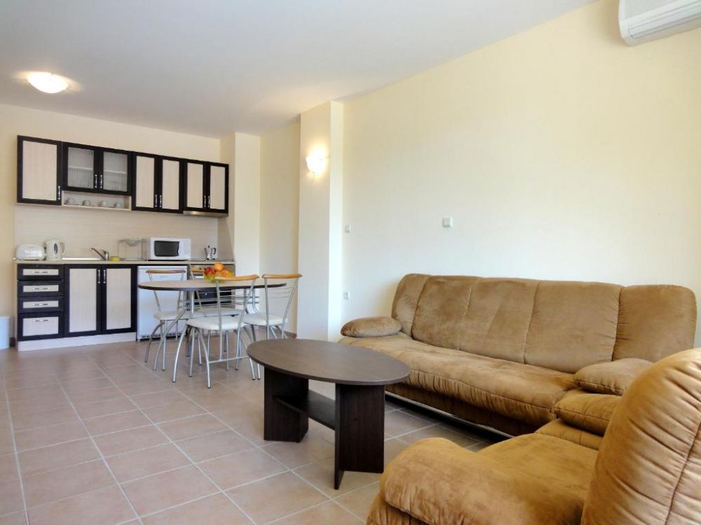 One Bedroom Apartment, Summer Dreams 
