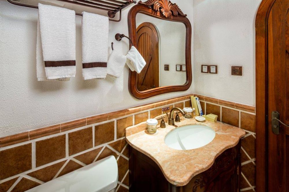 Tinglan Superior Twin Bed Room (Spanish Style Superior Twin Bed Room), YueHai·Sanya Blossom (ex. Best Western Sanya International) 5*