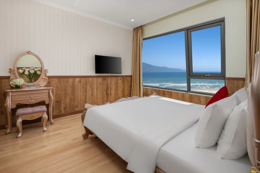 Suite VIP, Serene Beach Hotel Danang 4*