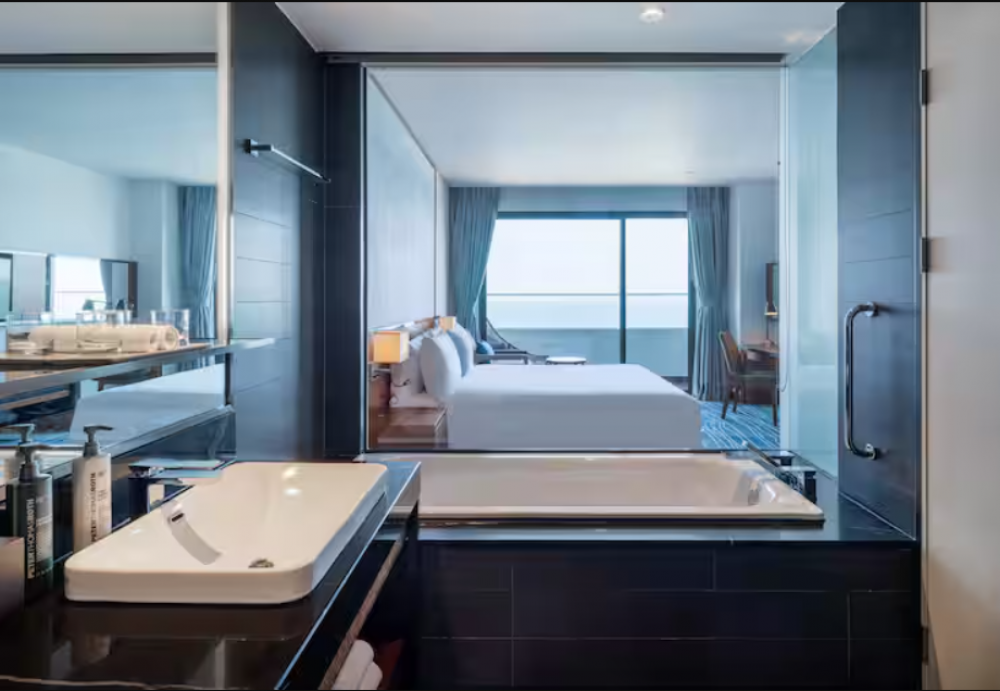 Deluxe Room Ocean View with Balcony, Hilton Garden Inn Da Nang 4*