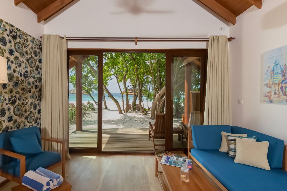 Deluxe Beach Villa, Reethi Faru Resort 4*