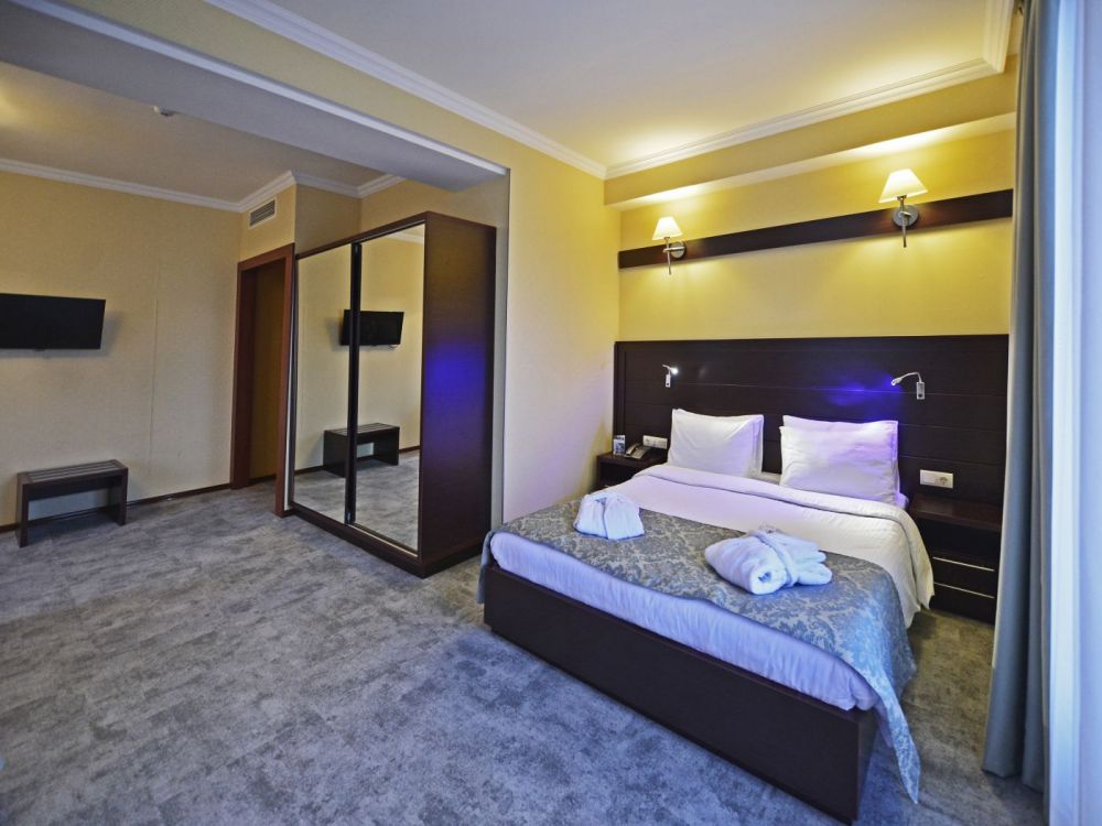 Junior Suite, Astoria Tbilisi 4*