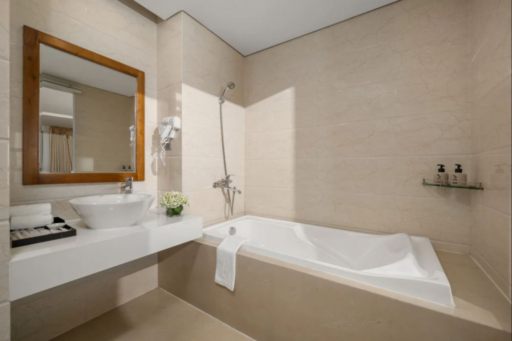 Suite Family, Serene Beach Hotel Danang 4*