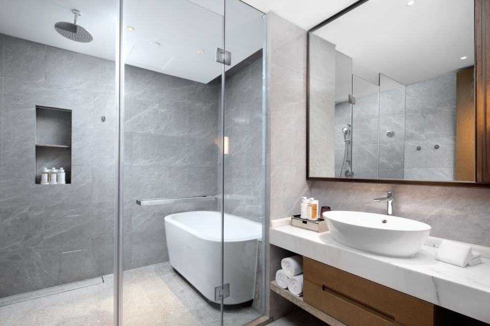 1 King 1 Queen 1 Bdrm STE Mountain View, Holiday Inn & Suites Sanya Yalongbay 5*
