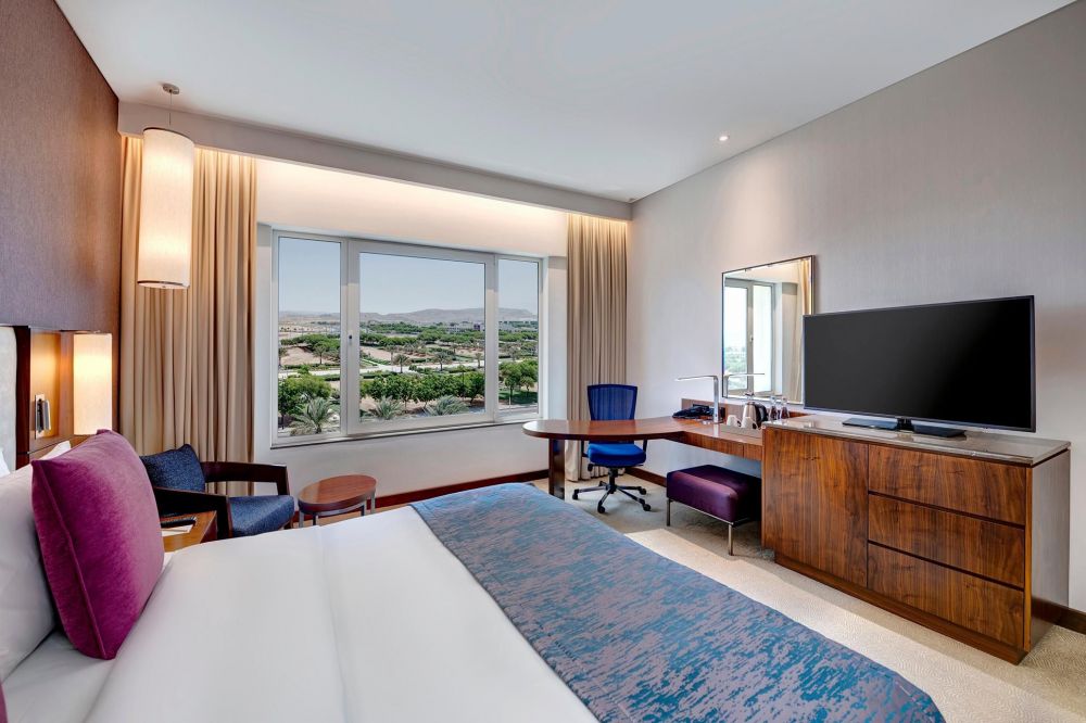 Standard, Crowne Plaza Muscat Ocec 4*