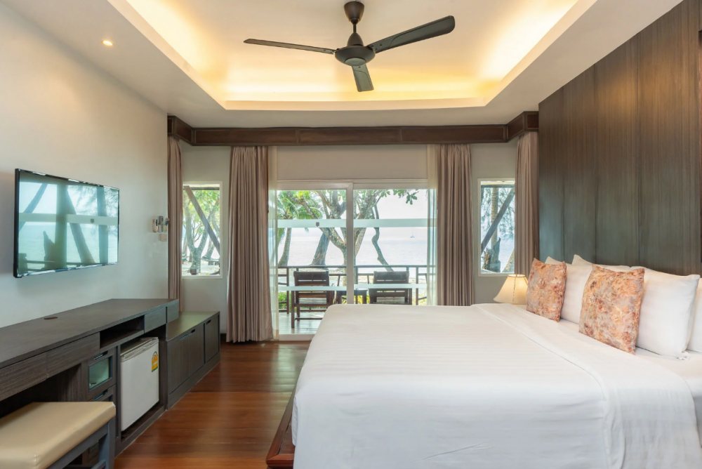 Deluxe Beachfront Villa, Koh Chang Paradise Resort 4*